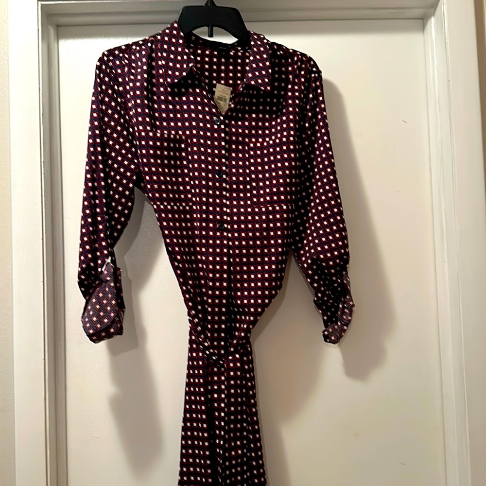 Long sleeve silk like navy/maroon with white boxes
